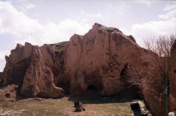 تپه گوراب ملاير با قدمت 5200 سال قبل از ميلاد