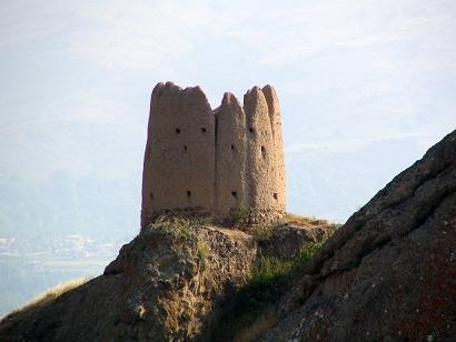 قلعه ديده باني روستاي گرماور